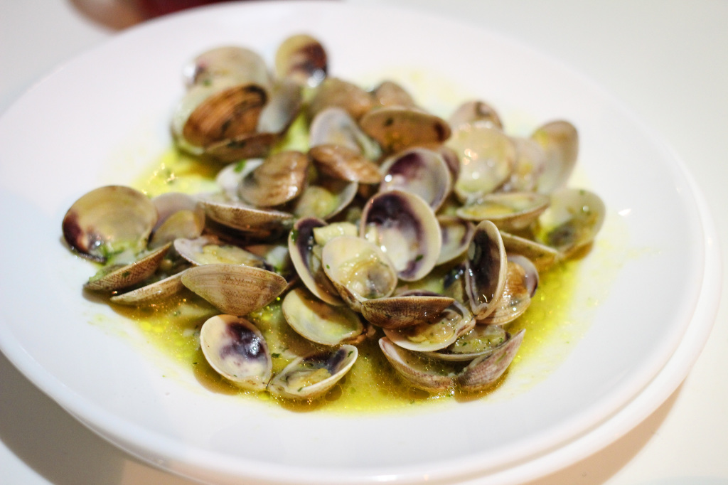 Manila Clams - Seafood tapas restaurant 